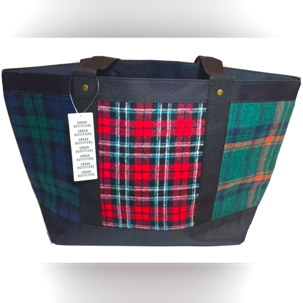 BNWT Urban Outfitters Plaid Tote PERFECT HOLIDAY TOTE; GREAT GIFT PRICE FIRM